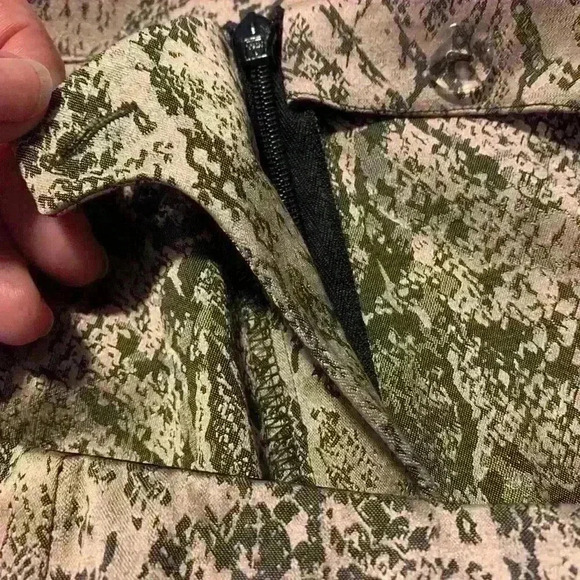 Chicos Girlfriend Ankle Animal Print Crop Pants Machine Washable Size 00 - Picture 6 of 7